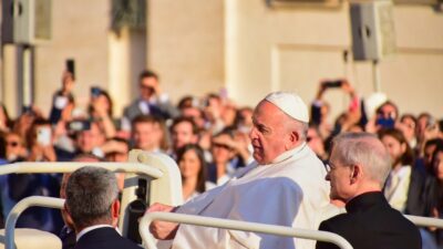Paus Fransiskus Serukan Penghentian Konflik di Seluruh Dunia