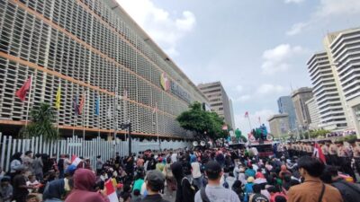 Demo Depan Kantor Bawaslu Bikin Macet, Demonstran: Kita Mengawal Demokrasi