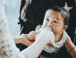 Jangan Sembarangan! Perhatikan 4 Aspek Memilih Susu Anak