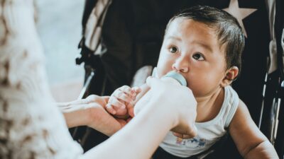 Jangan Sembarangan! Perhatikan 4 Aspek Memilih Susu Anak