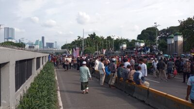 Ruas Jalan Depan Gedung DPR Ditutup Imbas Aksi Demo Tolak Kecurangan Pemilu
