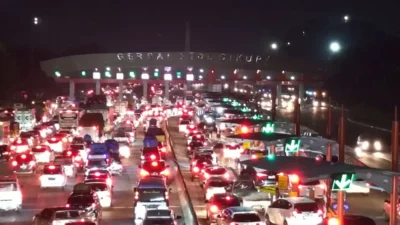 Gerbang Tol Cikupa Terpantau Mulai Ramai, Namun Masih Terkendali