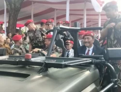 Luhut Binsar Panjaitan Hadiri Upacara HUT Kopassus ke-72, Naik Mobil Taktis Dikendarai Danjen Kopassus