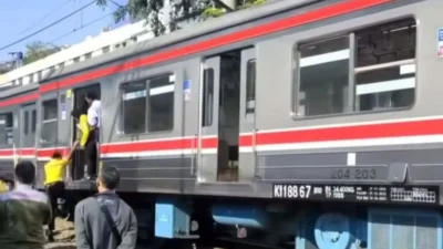 KRL Anjlok di Mangga Dua, Pihak KAI Atur Ulang Jadwal Perjalanan