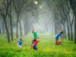 Masa Kecil yang Bahagia Turunkan Resiko Depresi dan Kecemasan Anak Remaja