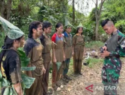 TNI Berikan Materi Kebangsaan kepada Anggota Pramuka Pelajar di Perbatasan Indonesia-Malaysia di Entikong
