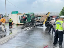 Truk Kontainer Terlibat Kecelakaan Tunggal di Tol Jorr, Sopir Meninggal Dunia
