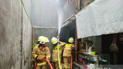 Sebanyak 10 Rumah Hangus Dilahap Si Jago Merah di Kampung Bali Jakpus