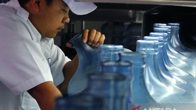 Kementerian Perindustrian Pastikan Galon Polikarbonat Aman Untuk Air Minum