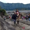 “Gunung Bromo Ditutup Sementara Selama Ritual Suci Wulan Kapitu Suku Tengger”