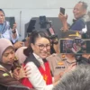 Nikita Mirzani Hadiri Sidang Eksepsi Kasus Pemerasan dengan Tangan Diborgol