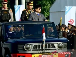 Presiden Prabowo Pimpin Upacara HUT ke-79 Bhayangkara di Monas, Tampilkan Parade dan Robot Canggih