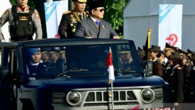Presiden Prabowo Pimpin Upacara HUT ke-79 Bhayangkara di Monas, Tampilkan Parade dan Robot Canggih