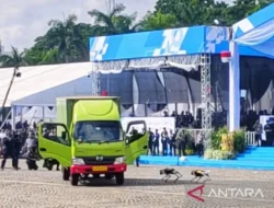 Polri Tampilkan Robot K9 Deteksi Bahan Berbahaya di HUT ke-79 Bhayangkara