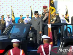Presiden Prabowo Inspeksi Pasukan dengan Kendaraan Maung di HUT ke-79 Bhayangkara